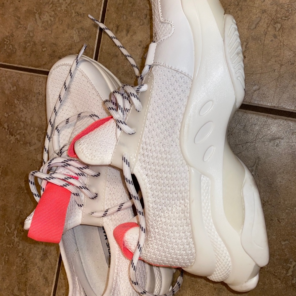 White Steve Madden sneakers - Picture 2 of 3